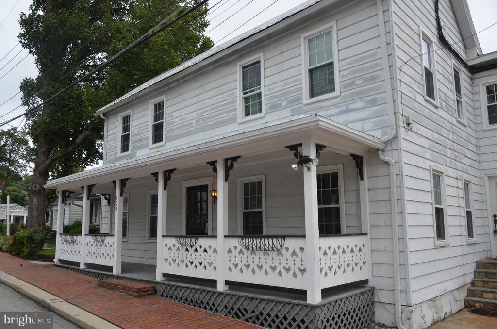 303 Commerce St in Occoquan, VA - Building Photo