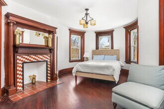 16 Bedford Rd in Katonah, NY - Foto de edificio - Building Photo