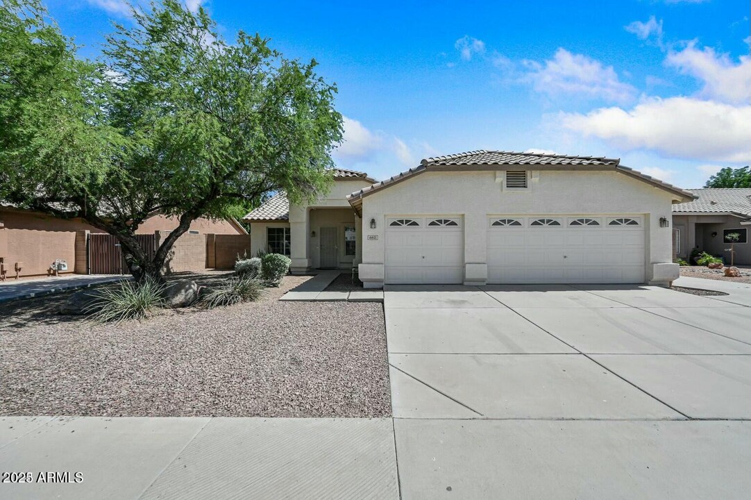 8821 W Butler Dr in Peoria, AZ - Building Photo