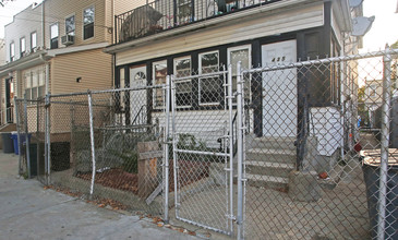 435 Milford St in Brooklyn, NY - Building Photo - Building Photo