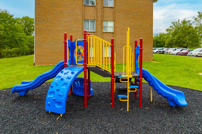 Lexington Springs Apartments in Lexington, VA - Building Photo - Building Photo