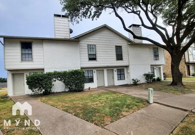 property at 2806 Wimbledon Ct