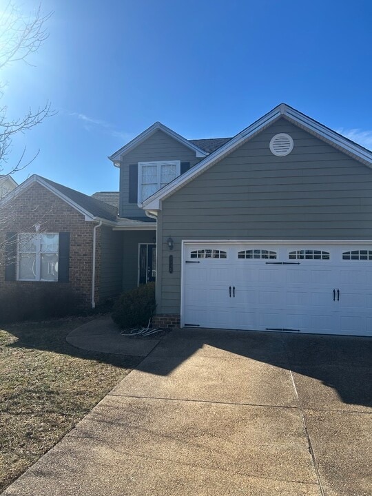 1115 Helmsdale Dr in Forest, VA - Building Photo