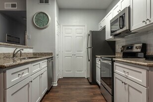 Lakebridge Apartments