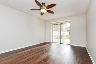 3819 Cloverhill Ct in Brandon, FL - Building Photo - Building Photo
