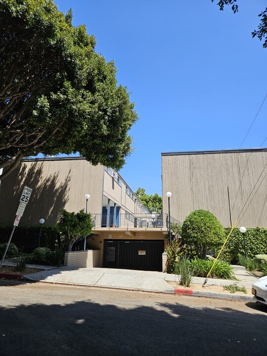 1145 Yale St, Unit 15 in Santa Monica, CA - Building Photo