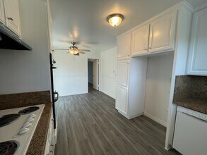 3870 Wisteria St in Seal Beach, CA - Building Photo - Building Photo
