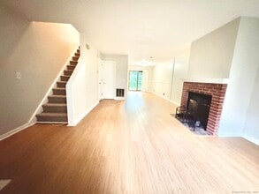 1 Horizon Dr in Norwalk, CT - Building Photo - Building Photo