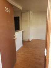 10220 Tujunga Canyon Blvd, Unit 305 in Los Angeles, CA - Building Photo - Building Photo