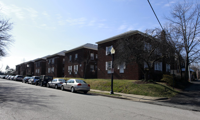 Kenmore Apartments in Arlington, VA - Foto de edificio - Building Photo