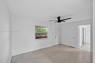 458 SW 9th St in Miami, FL - Building Photo - Building Photo