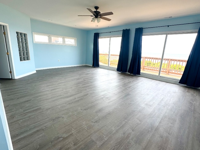 1976 E Ocean View Ave in Norfolk, VA - Building Photo - Building Photo