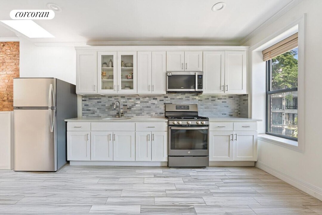 607 Halsey St in Brooklyn, NY - Building Photo