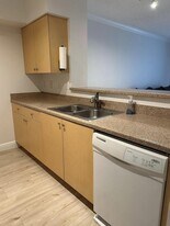 616 Clearwater Park Rd in West Palm Beach, FL - Building Photo