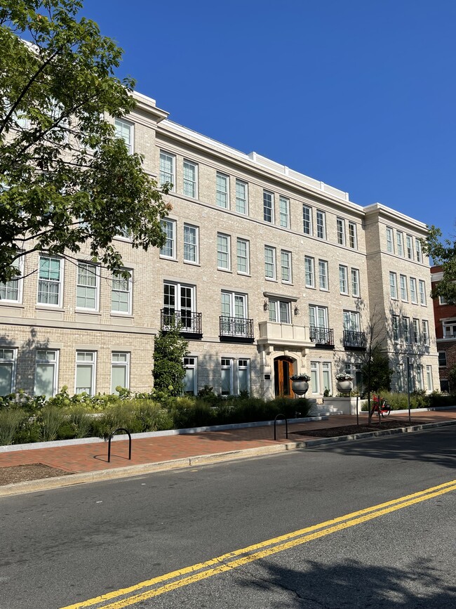 300 8th St NE, Unit 306 in Washington, DC - Building Photo - Building Photo