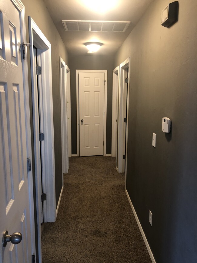 520 S Castle Ridge Ln in Mustang, OK - Building Photo - Building Photo