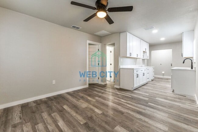 2638 Burger Ave in Dallas, TX - Building Photo - Building Photo