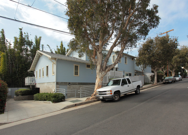 536 Ashland Ave in Santa Monica, CA - Building Photo - Building Photo