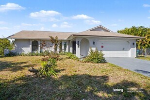 2910 Country Club Blvd in Cape Coral, FL - Building Photo