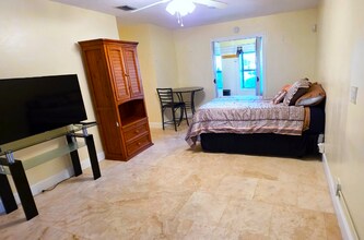 20525 S Charleston St in Boca Raton, FL - Building Photo - Building Photo