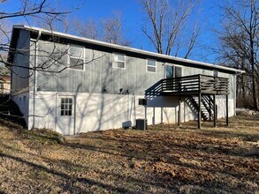 6647 Kenny Lane in Byrnes Mill, MO - Foto de edificio - Building Photo
