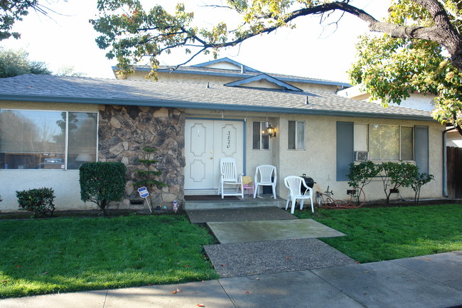 3820 Moorpark in San Jose, CA - Foto de edificio - Building Photo