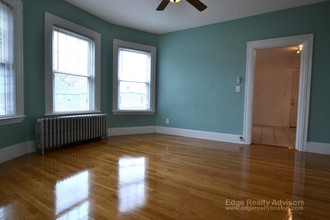 22 Everett Sq, Unit 1 in Boston, MA - Building Photo - Building Photo