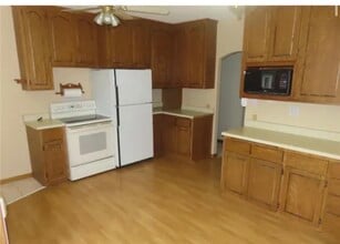 11349 Elliot Ave NW in Maple Lake, MN - Foto de edificio - Building Photo