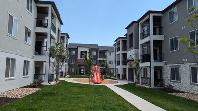 1984 N 3410 W, Unit R-303 in Eagle Mountain, UT - Building Photo - Building Photo