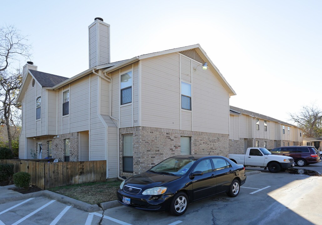 Sycamore Square in Denton, TX - Foto de edificio