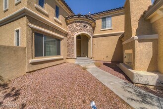 10057 Portula Valley St in Las Vegas, NV - Foto de edificio - Building Photo