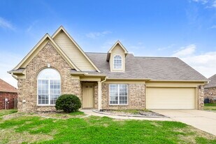 2670 Pinnacle Dr in Southaven, MS - Building Photo