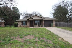 703 Kennedy St in Lindale, TX - Building Photo