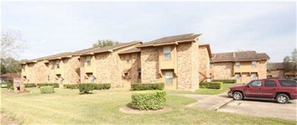 506 N McKinney St in Sweeny, TX - Building Photo - Building Photo