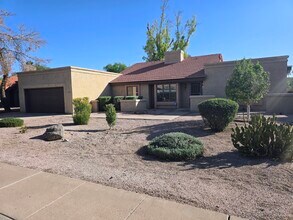 1827 E Manhatton Dr in Tempe, AZ - Foto de edificio - Building Photo