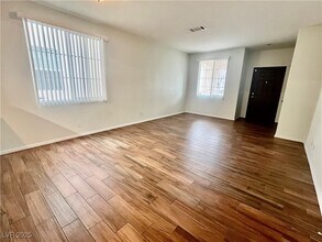 1324 Sun Village Ave in Las Vegas, NV - Building Photo - Building Photo