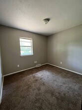 2531 E Pine Grove Pl in Springfield, MO - Building Photo - Building Photo