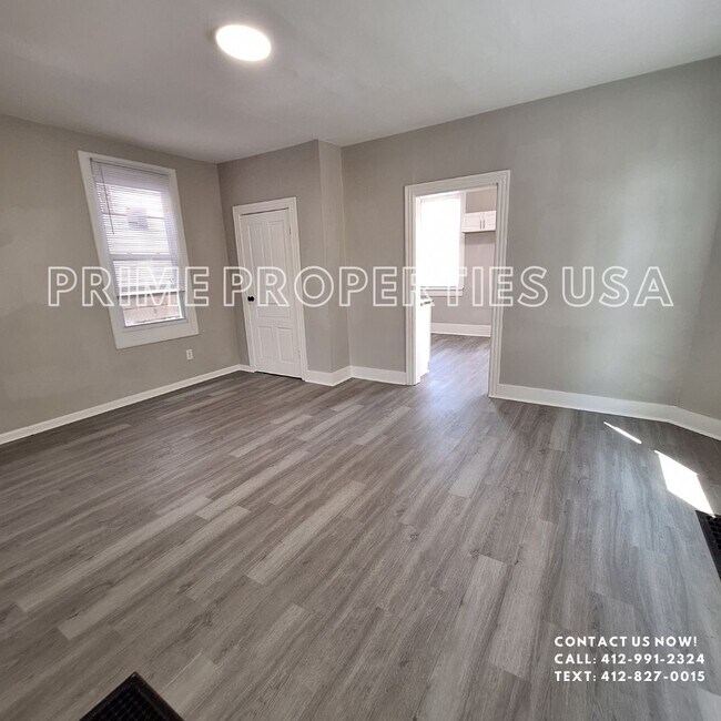 1916 Constitution Blvd, Unit Front in New Kensington, PA - Building Photo - Building Photo