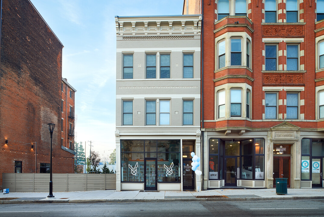 Paramount Square - Walnut Hills in Cincinnati, OH - Building Photo