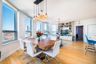 421 W Huron St, Unit 1101 in Chicago, IL - Foto de edificio - Building Photo