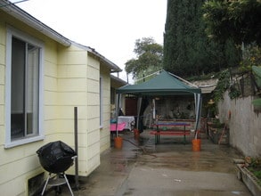 2213 W Avenue 31 in Los Angeles, CA - Foto de edificio - Building Photo