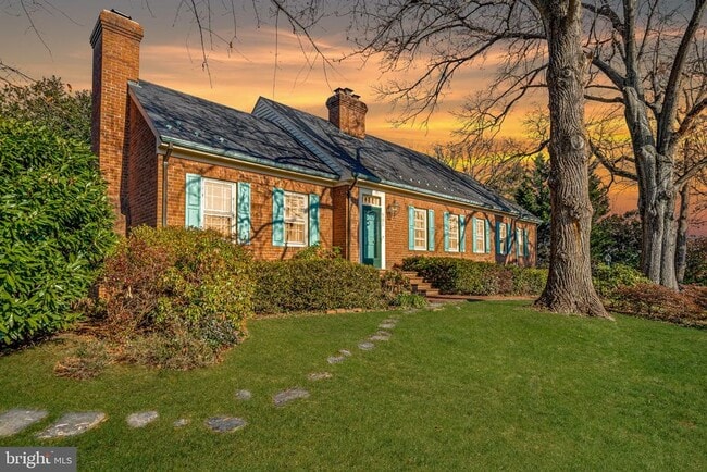 property at 901 Janney's Ln