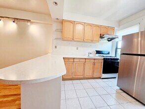 49 Dwight St, Unit 3 in Boston, MA - Foto de edificio - Building Photo