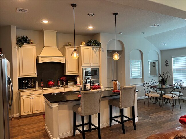 20427 Montecrest Cir in Spring, TX - Foto de edificio - Building Photo