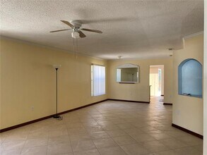 3524 Chinaberry Ln in Sarasota, FL - Building Photo - Building Photo