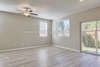 2006 NE 102nd Cir in Vancouver, WA - Building Photo - Building Photo