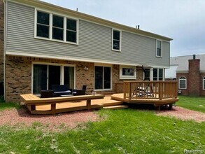 1141 Sandy Ridge Dr in Rochester Hills, MI - Building Photo - Building Photo