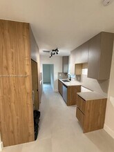 328 NE 57th St in Miami, FL - Foto de edificio - Building Photo