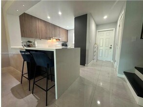 8443 SW 137th Ave in Miami, FL - Foto de edificio - Building Photo