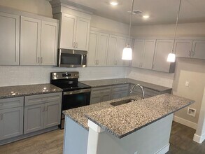 676 The Cottages in Godley, TX - Building Photo - Building Photo